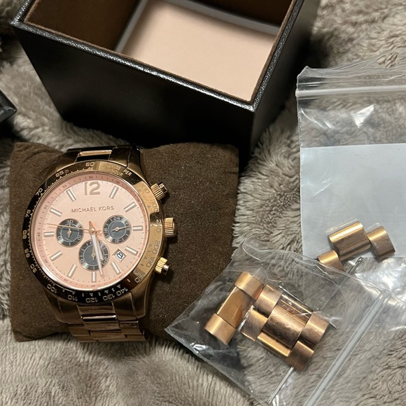 Rose Gold Michael Kors watch - Picture 4 of 5
